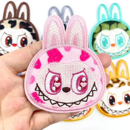 Pink Labubu Leopard embroidery patch, Clpatch, huge range of embroidery patches
Pinker Labubu-Leoparden-Stickaufnäher. Aufnäher. Riesige Auswahl an Stickereien.
ピンクのラブブヒョウ刺繍パッチパッチ 刺繍の幅広い範囲